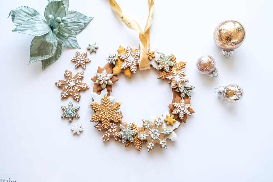 Christmas cookies wreath. Made with around 20 cookies snowflake shaped, decorated with royal icing frosting of various colors, sprinkles and luster dust. 