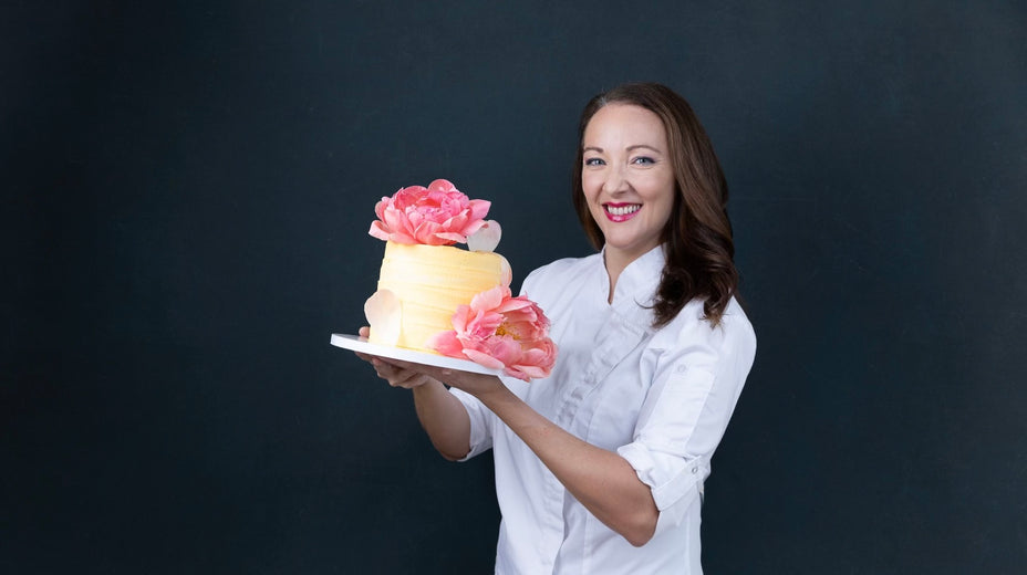Chiara Giordano, italian pastry chef in Hawaii, baking wedding cakes, custom cakes, tarts, wedding favors, birthday cakes, anniversary cakes, italian cakes.