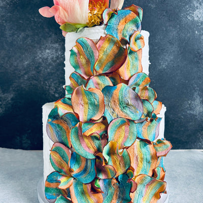 Luxury wedding cake in Oahu with Swiss vanilla buttercream, delicate painted apple slices, and classic Italian wedding cake design.