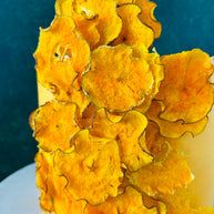 One tier round cake, pear ruffles decoration, buttercream frosting. The flavor is vanilla sponge with vanilla chantilly and fresh hawaiian mango.