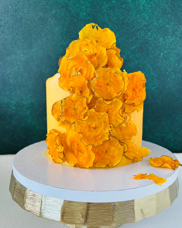 One tier round cake, pear ruffles decoration, buttercream frosting. The flavor is vanilla sponge with vanilla chantilly and fresh hawaiian mango.