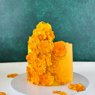 One tier round cake, pear ruffles decoration, buttercream frosting. The flavor is vanilla sponge with vanilla chantilly and fresh hawaiian mango.