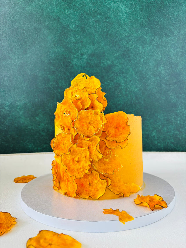 One tier round cake, pear ruffles decoration, buttercream frosting. The flavor is vanilla sponge with vanilla chantilly and fresh hawaiian mango.